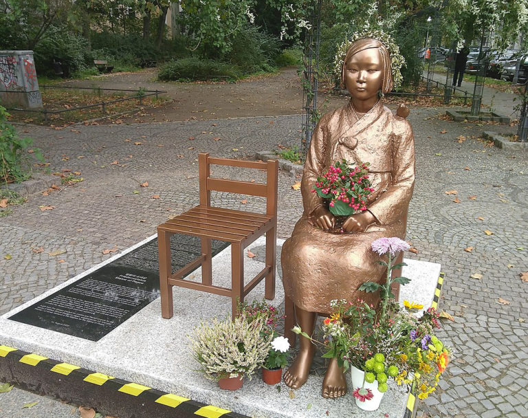 Kampf um Erhalt der koreanischen Friedensstatue in Berlin