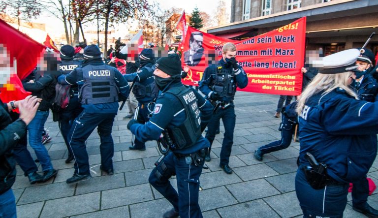 Polizeigewalt gegen Engels-Gedenken in Wuppertal