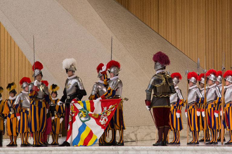 Papst rüstet auf