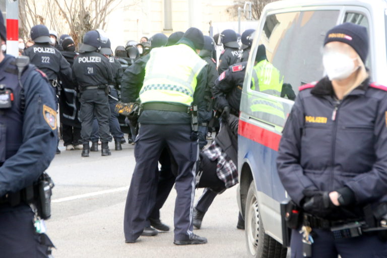 Demonstration gewaltsam aufgelöst