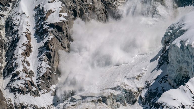 Lawinenabgänge in Salzburg und Tirol