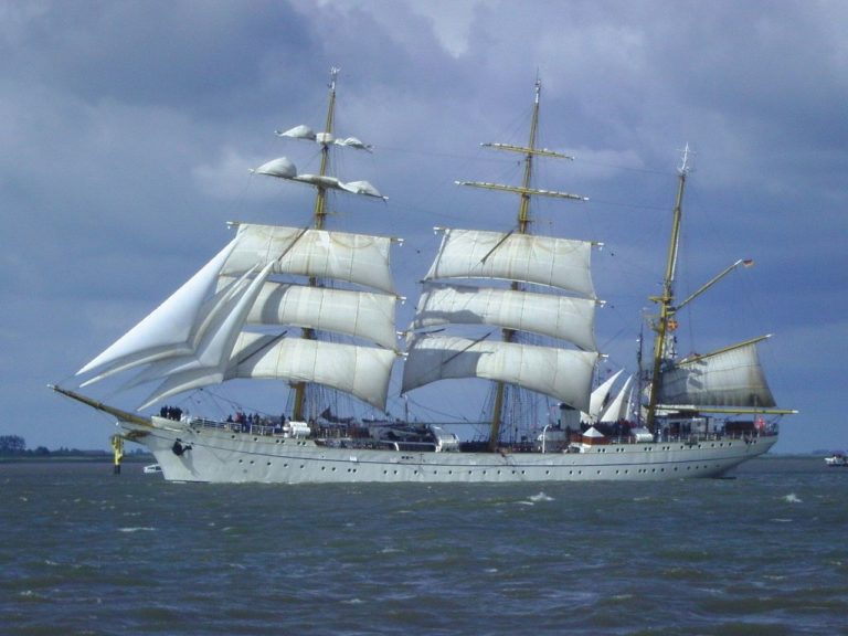 Gorch Fock wieder seetüchtig, aber überflüssig