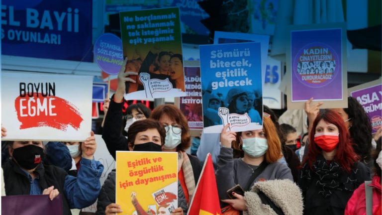 Türkei: Protest von Frauen gegen Austritt aus Istanbul-Konvention