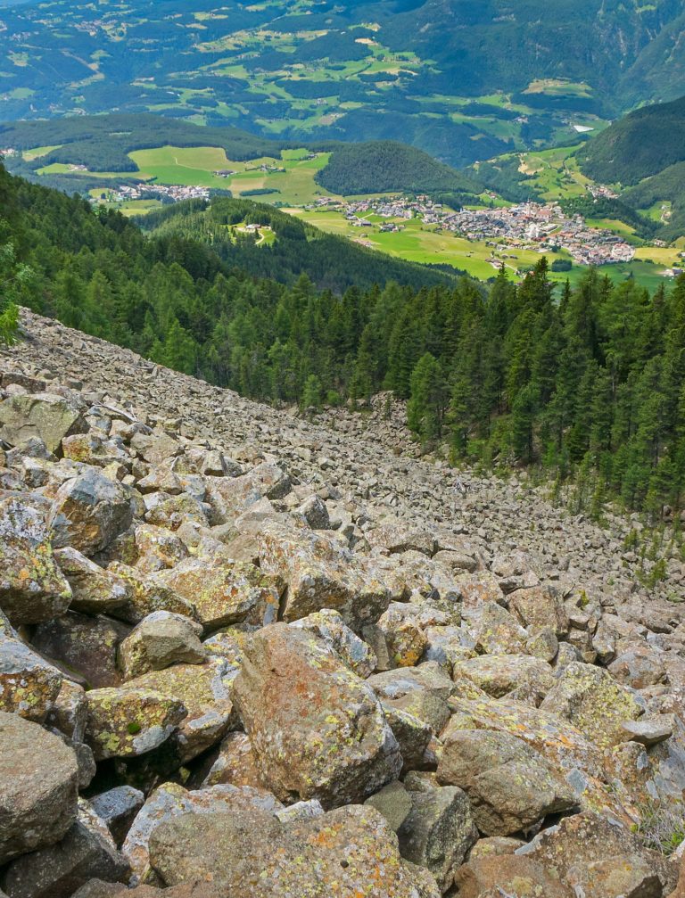 Aufräumarbeiten nach Felssturz