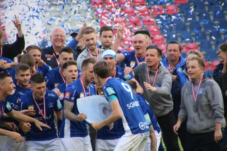 2. Liga: Stahlstadtklub wird Meister und feiert größten Erfolg der Vereinsgeschichte