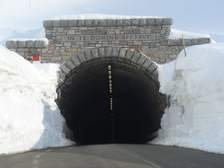 Durchstich auf Glockner-Hochalpenstraße