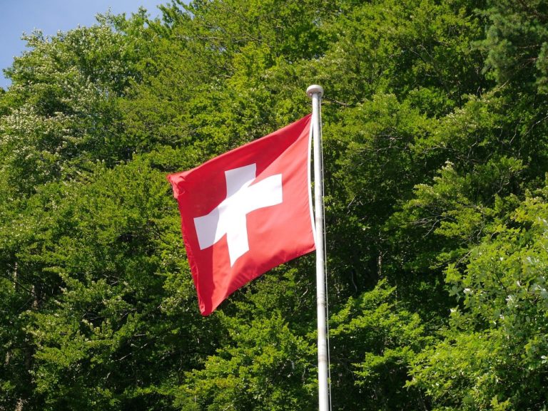 Schweiz bricht Verhandlungen mit EU ab – Kommunisten gegen Unterordnung