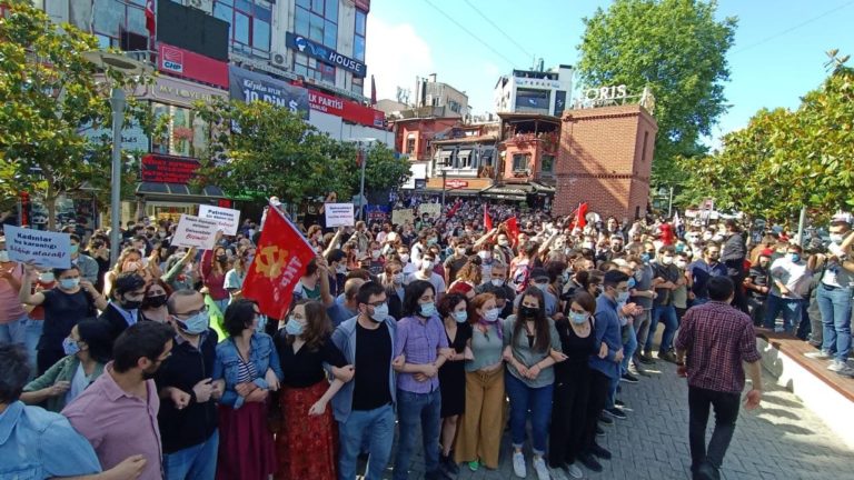 TKP protestierte gegen Tyrannei der Bosse, Mafia und Sekten