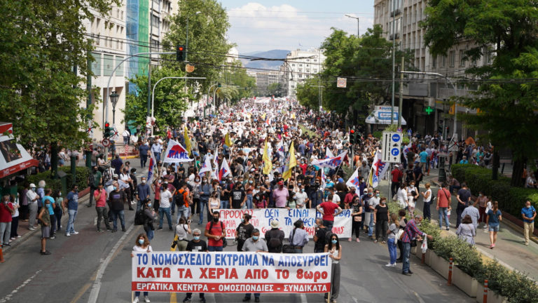 Massenproteste in ganz Griechenland