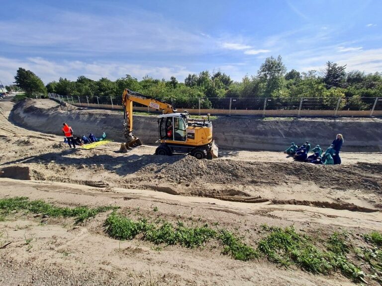 Sitzblockade und Protestcamp gegen Lobau-Autobahn und Stadtstraße in Wien