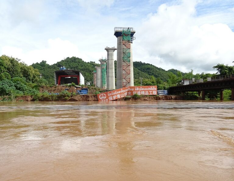 Erste Eisenbahnlinie der Demokratischen Volksrepublik Laos eröffnet