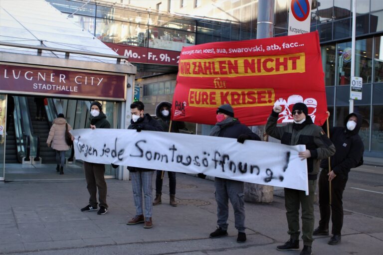 PdA protestiert vor Lugner-City gegen Sonntagsöffnung