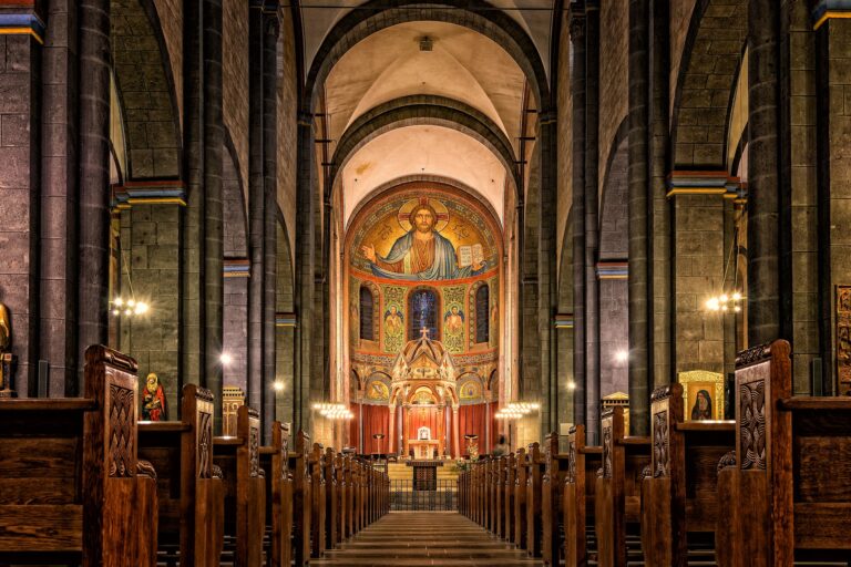 Immer mehr Menschen kehren der Kirche den Rücken