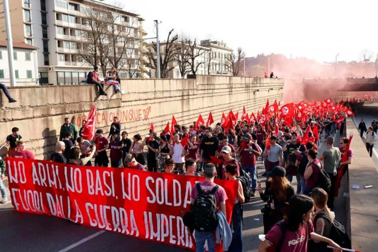 Massendemonstration gegen Krieg und Sozialabbau in Florenz