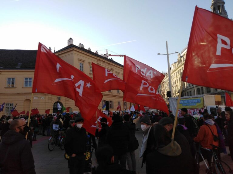 Partei der Arbeit auf Friedenskundgebung „Die Waffen nieder!“