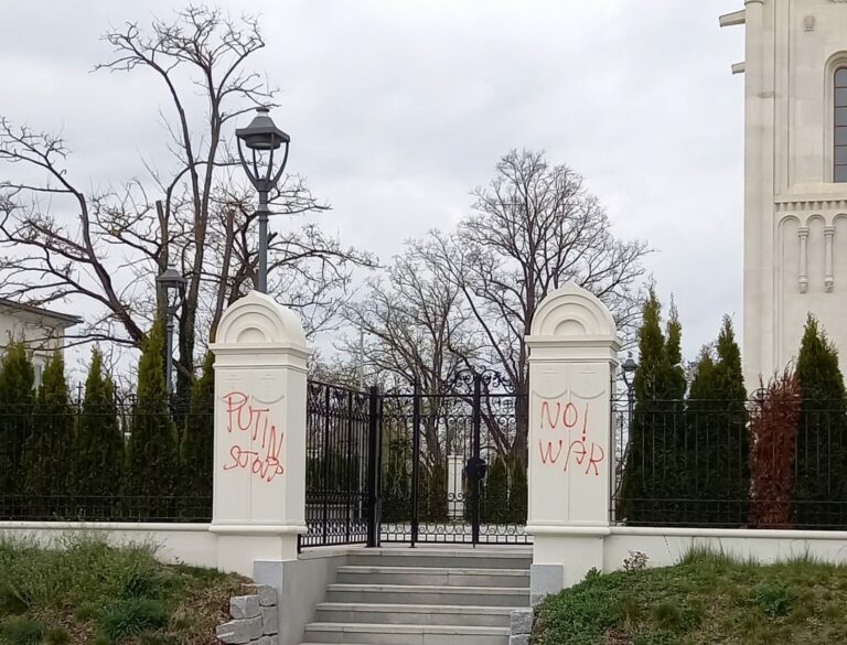 Schmieraktion vor sowjetischem Soldatenfriedhof