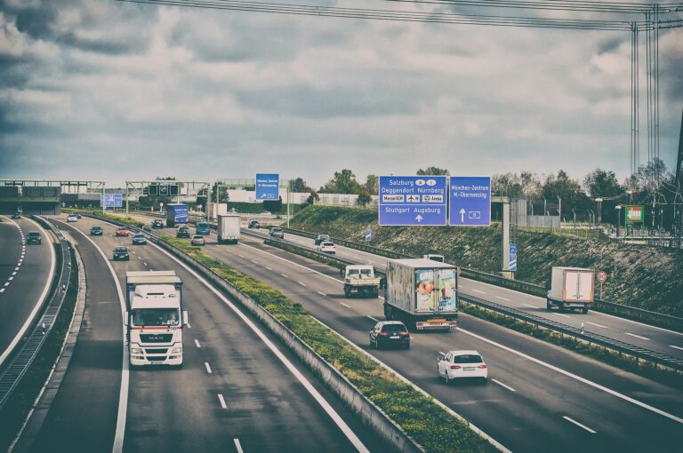 LKW-Fahrer wegen Schlepperei verhaftet