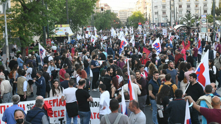 KKE-Delegation blockiert NATO-Konvoi