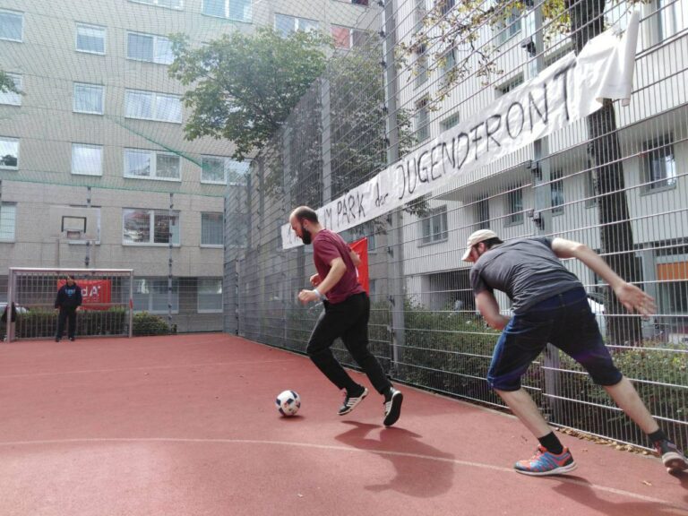 „Kicken im Park“-Turnier der Jugendfront in Wien