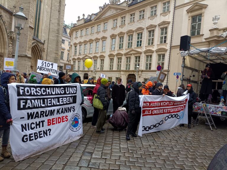 Universitätspersonal protestiert