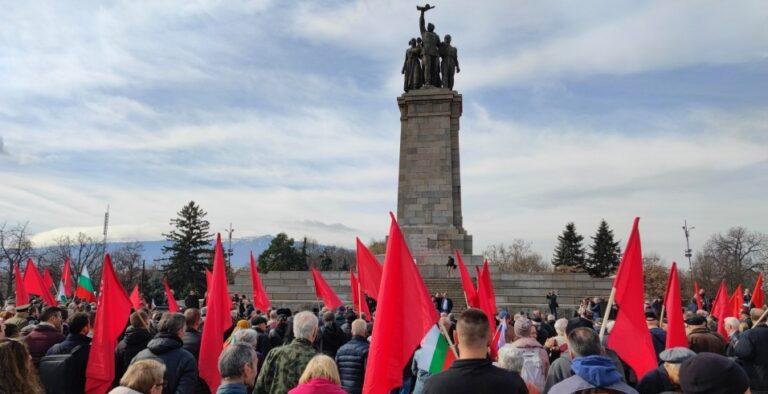 Bulgarien: Protest gegen die Entfernung des Denkmals zu Ehren der Sowjetarmee