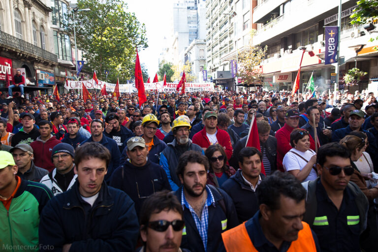 Proteste und Streiks gegen Pensionsreform in Uruguay