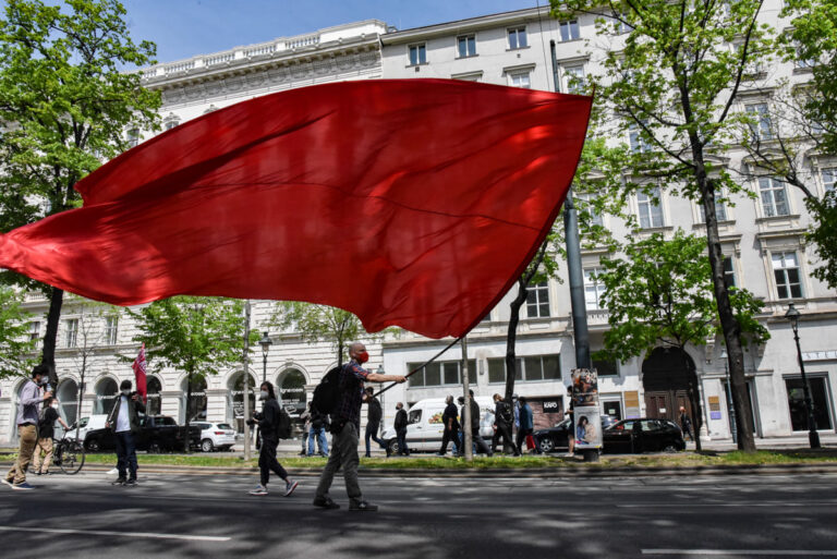 Bertolt Brecht: Gedanken über die rote Fahne (Bericht vom 1. Mai 1905)