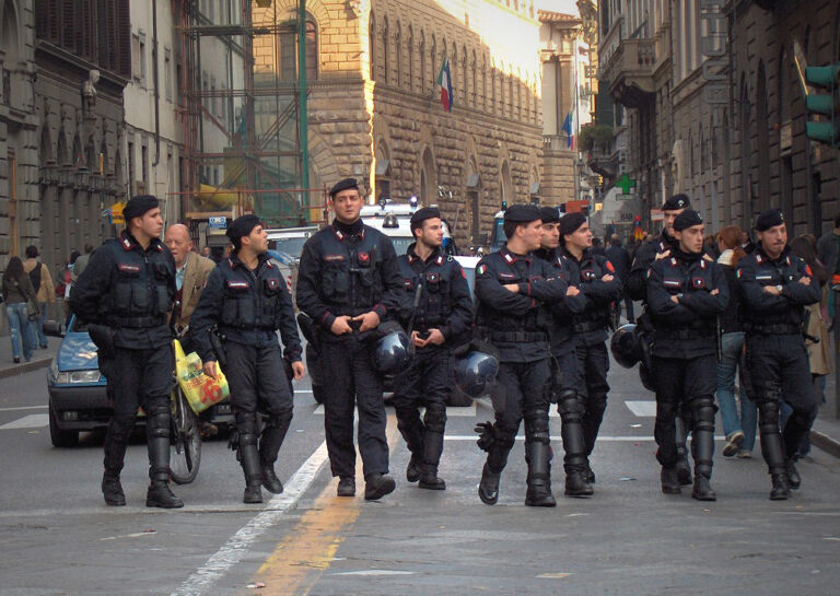 Brutale Niederschlagung des Streiks der Mailänder CLO-Arbeiter durch Carabinieri