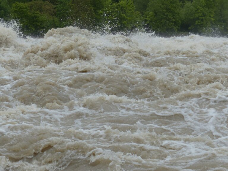 Extreme Regenfälle in Indien: 100.000 Menschen von Überschwemmungen betroffen