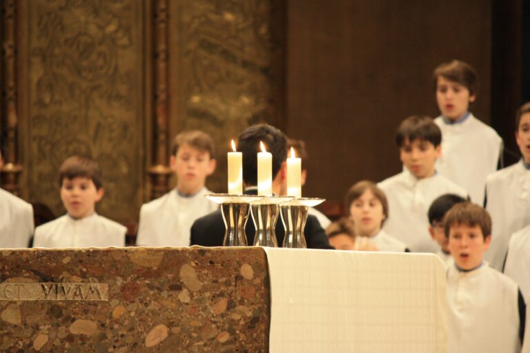 Bericht der katholischen Kirche in Spanien offenbart 927 Opfer von Kindesmissbrauch seit den 40er Jahren