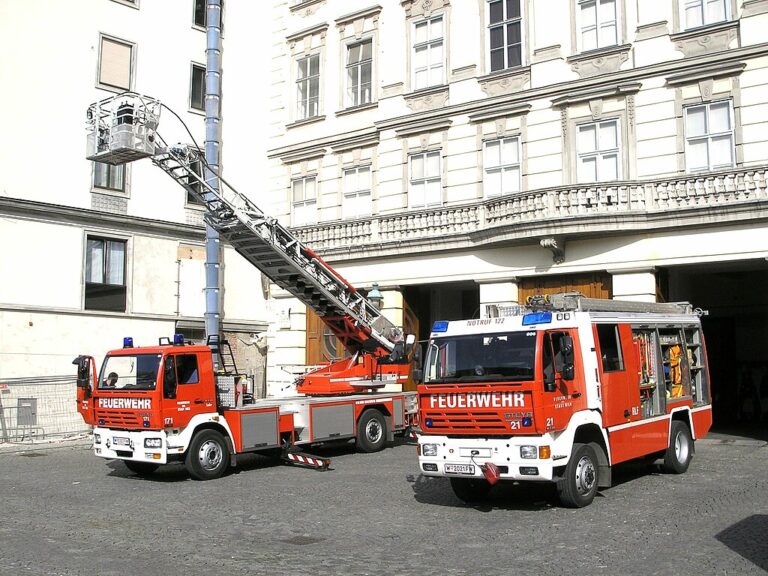 Brand in Alu-Werk: Drei Arbeiter verletzt