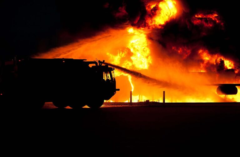 Großbrand im Reitstall: 30 Pferde gerettet