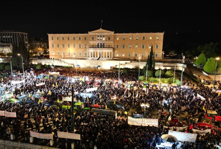 Massendemo der Bauernschaft vor dem griechischen Parlament