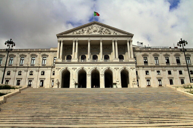 Rechtsextremer Wahlsieg in Portugal, linke Parteien verlieren