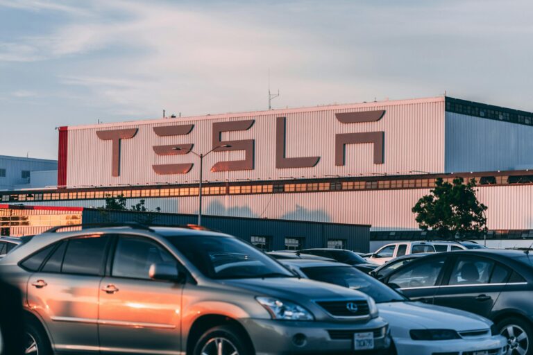 Sexuelle Belästigung bei Tesla – Einigung auf Vergleich