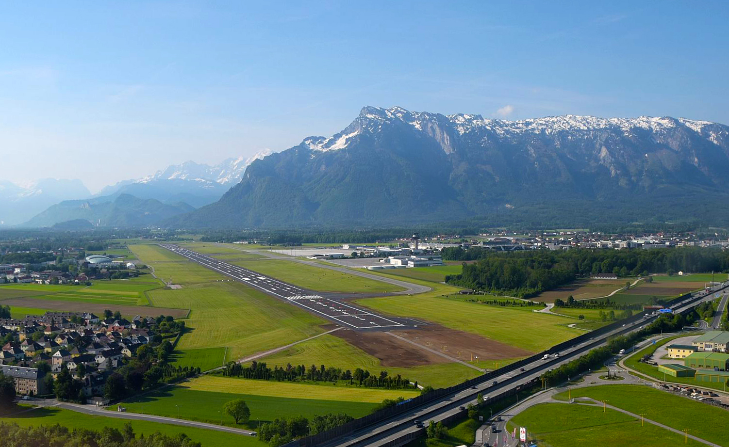 Jahrzehntelange Sanierung am Flughafen Salzburg aufgrund von Umweltbelastungen