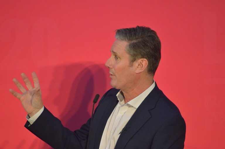 Erdrutschsieg für Labour Party, Starmer neuer Premierminister