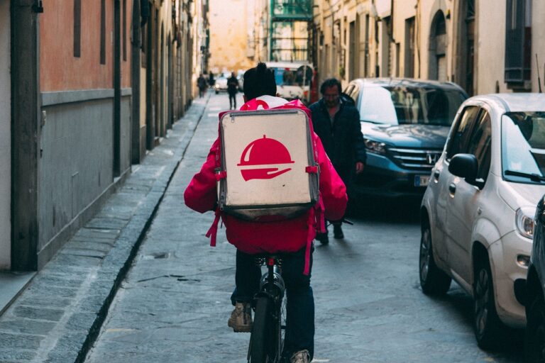 Foodora besticht mit kleiner Lohnerhöhung vor KV-Abschluss