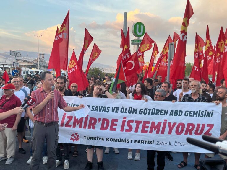 Türkische Kommunistische Partei protestiert gegen NATO-Manöver und US-Kriegsschiff in İzmir