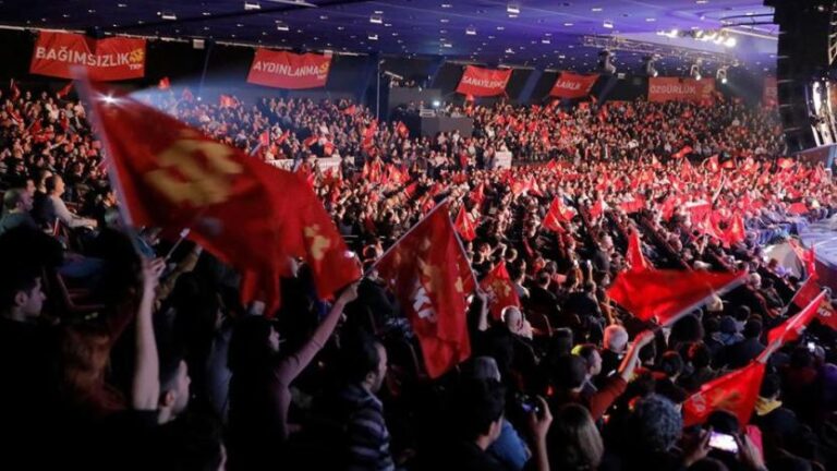 Die Kommunistische Partei der Türkei (TKP) hält ihren 14. Parteitag ab