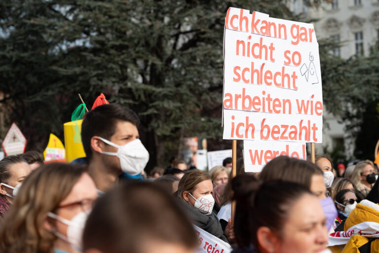 Massiver Protest der Kindergarten- und Hortbeschäftigten