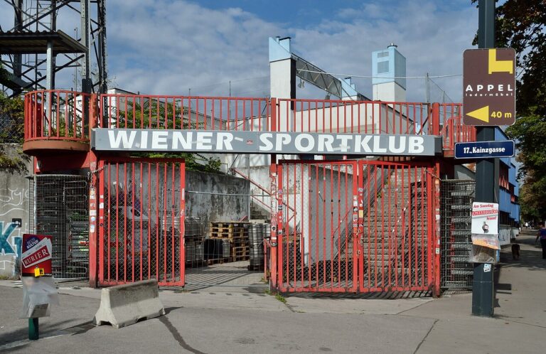 Spatenstich für neues WSC-Stadion