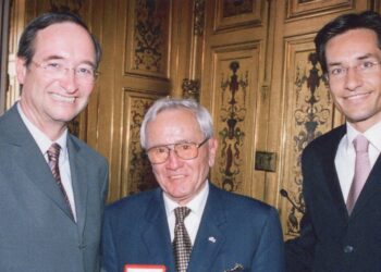 Ex-Finanzminister Karl-Heinz Grasser wandert (endlich) hinter Gitter