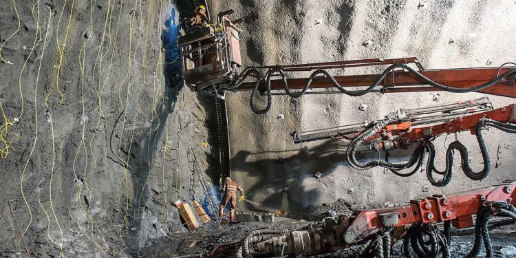 Sechs schwere Arbeitsunfälle in Österreich – ein Todesopfer und mehrere Verletzte