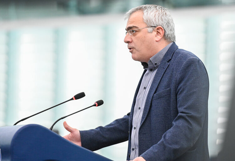 Griechische Kommunisten kritisieren EU-Pläne zur Rüstungsfinanzierung aus privaten Pensionsfonds