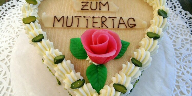 Zwischen Idealisierung und Ausbeutung: Mutterschaft im Kapitalismus