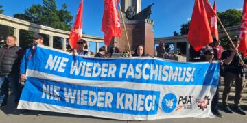 PdA-Kundgebung beim Denkmal der Roten Armee in Wien
