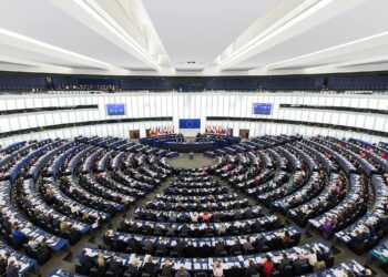 Provokation im EU-Parlament: Konservative fordern Verbot kommunistischer Symbole – KKE kontert entschieden