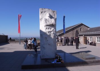 Ein Briefwechsel zwischen der Partei der Arbeit und dem Mauthausen-Komitee Österreich