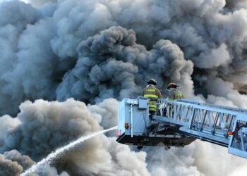 Brand in Linzer Mehrparteienhaus: Fünf Personen verletzt